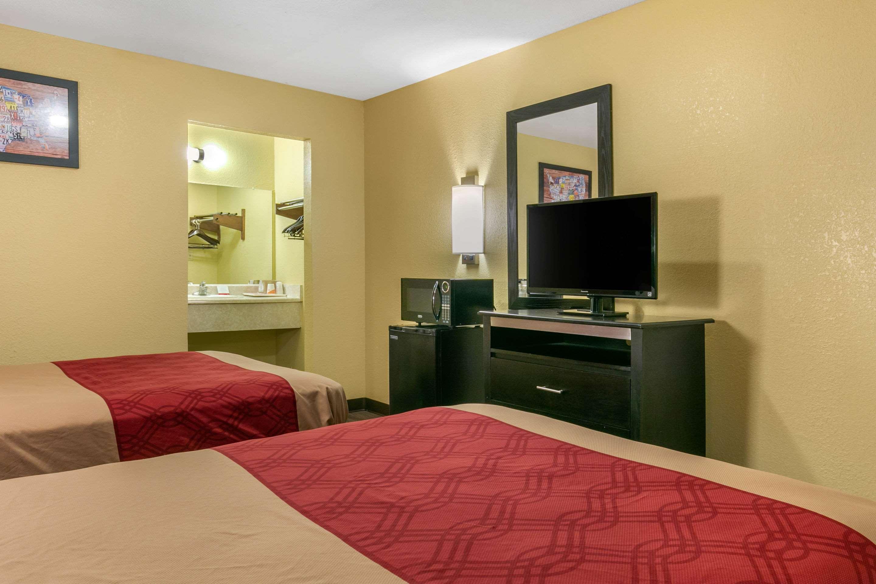Econo Lodge Jonesboro Bagian luar foto