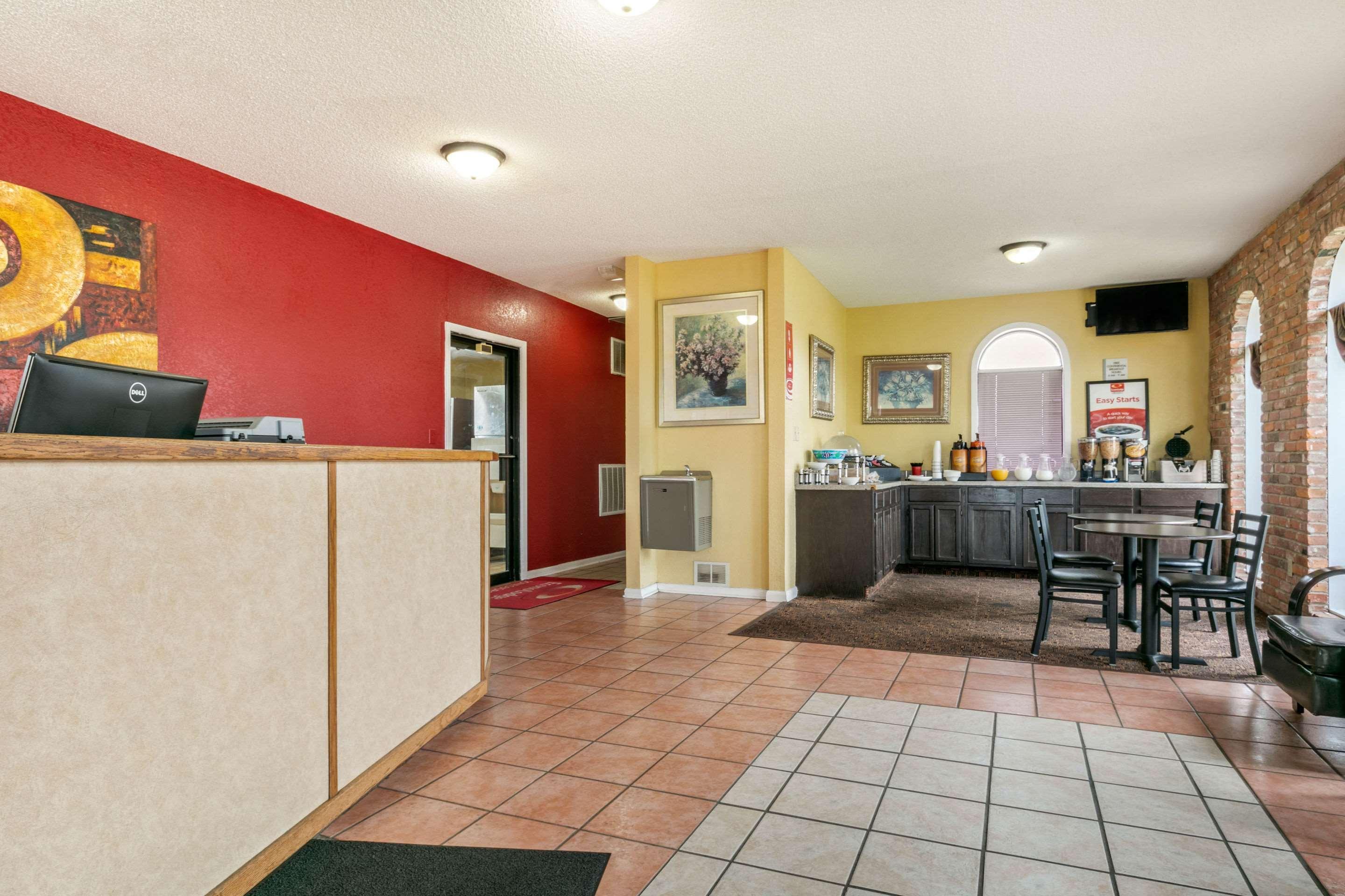 Econo Lodge Jonesboro Bagian luar foto