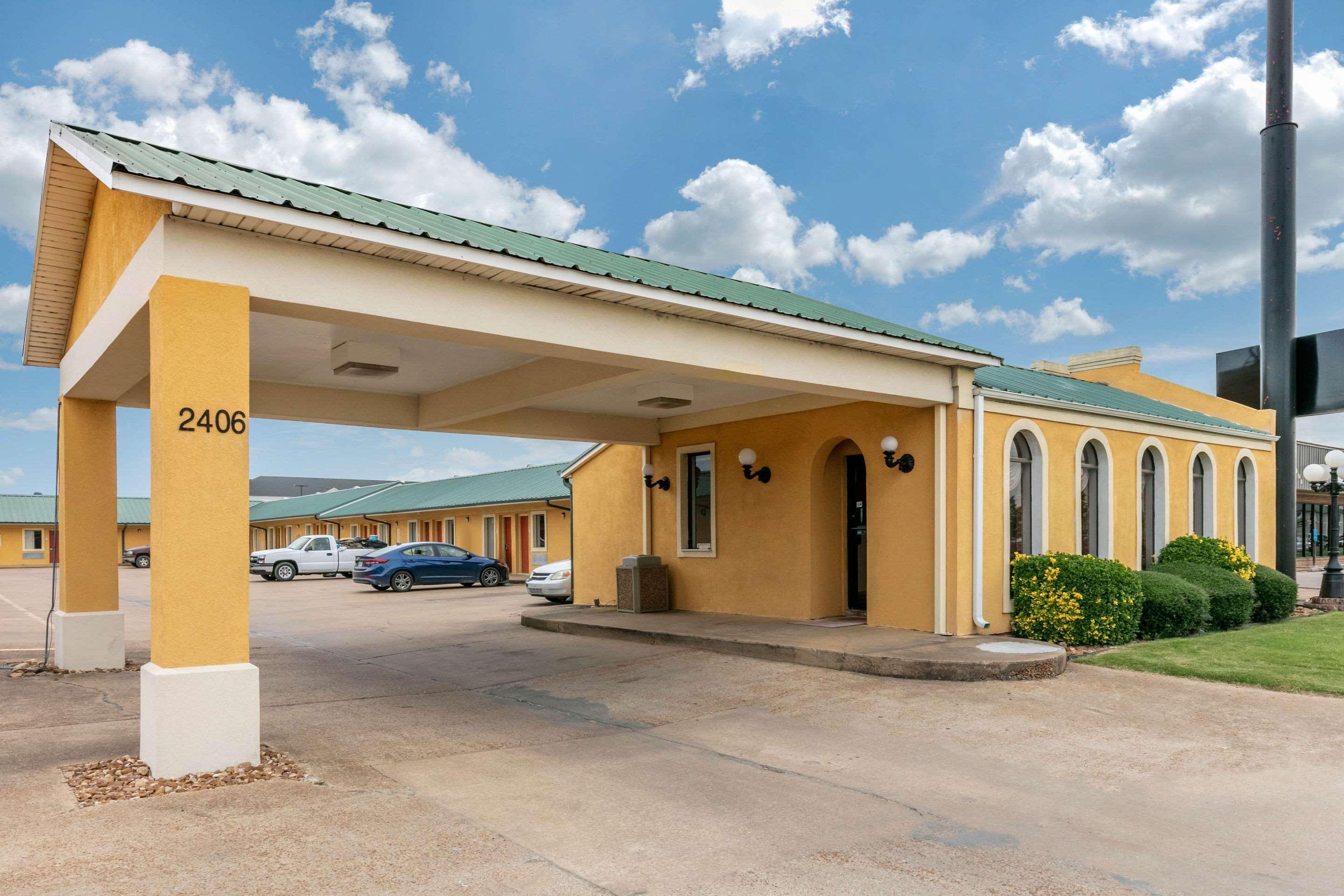Econo Lodge Jonesboro Bagian luar foto