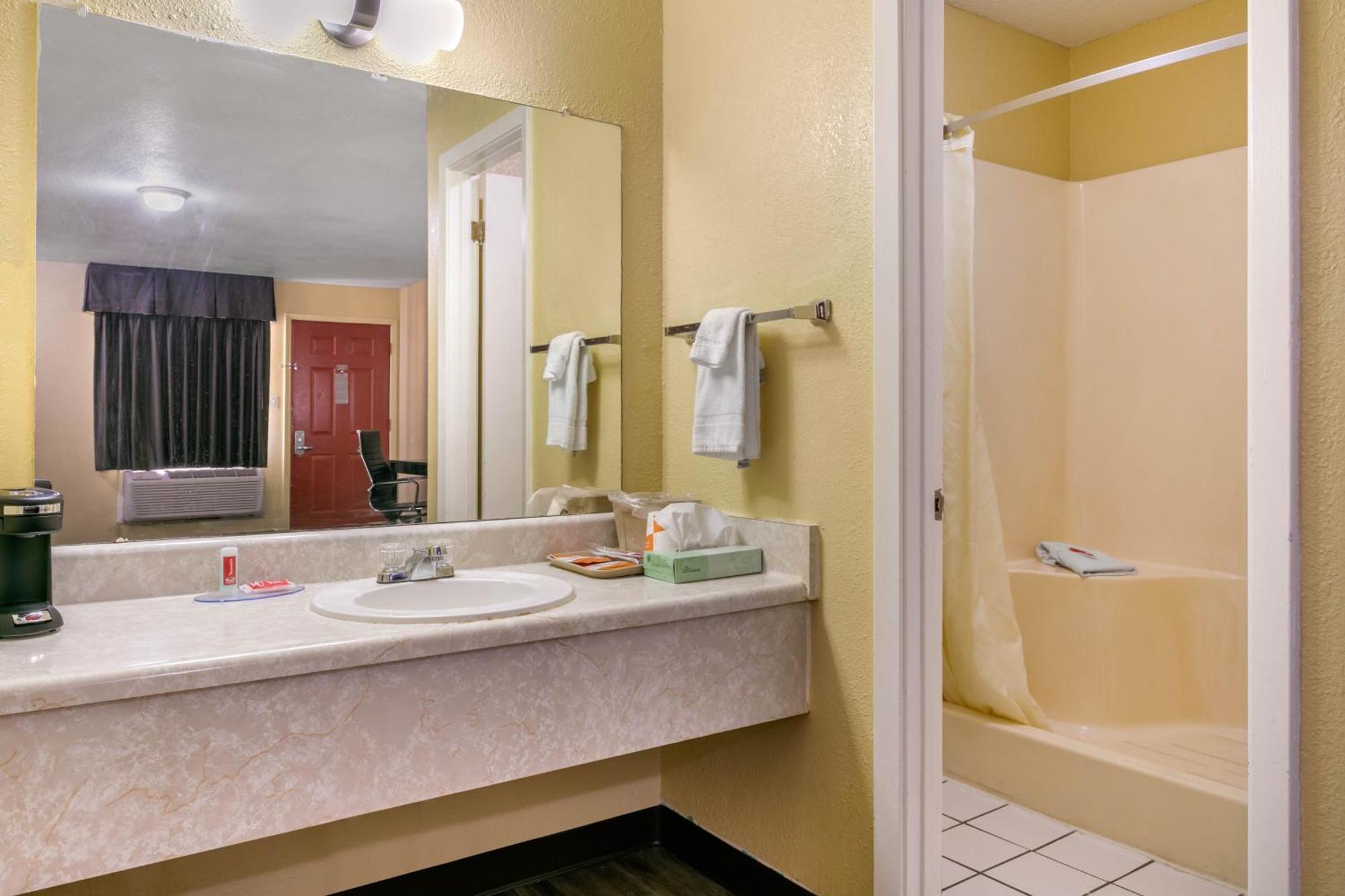 Econo Lodge Jonesboro Bagian luar foto
