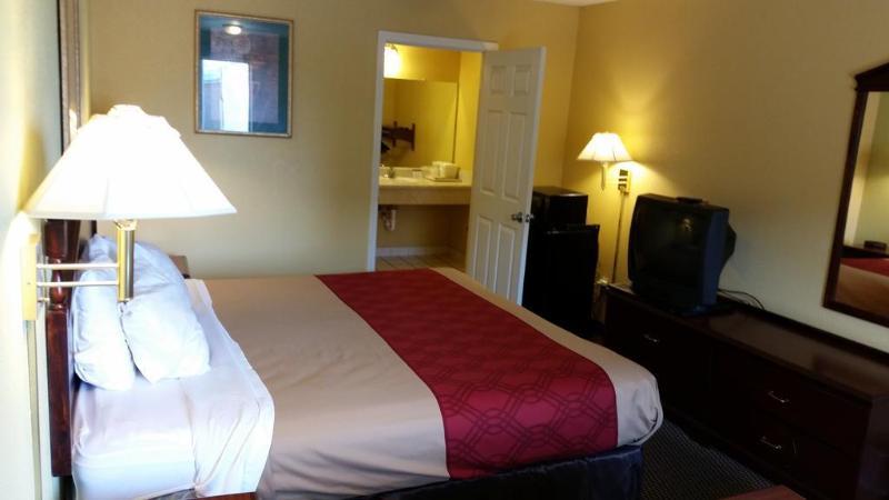 Econo Lodge Jonesboro Bagian luar foto