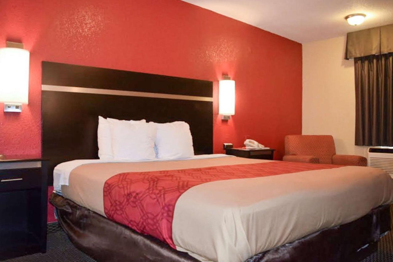 Econo Lodge Jonesboro Bagian luar foto
